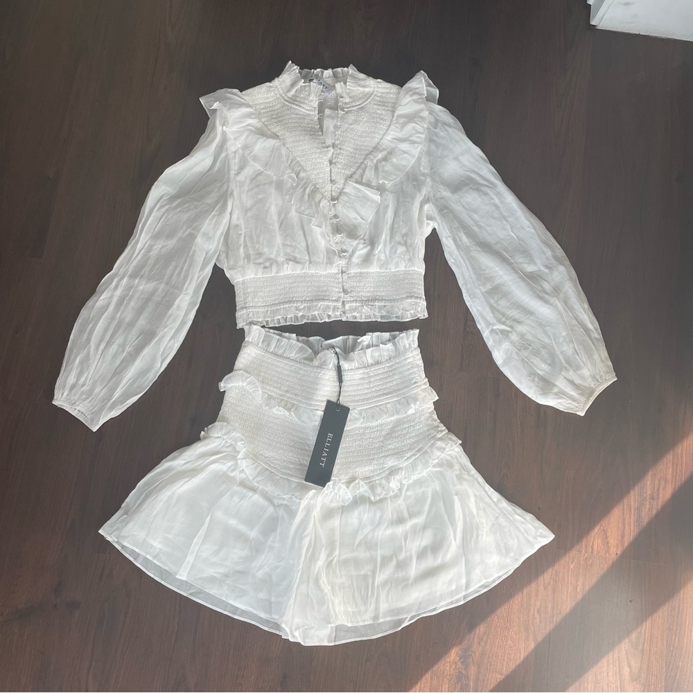 Elliatt Hama set in white size L bloused sleeves with elastic cuffs & waistband. - Picture 3 of 8